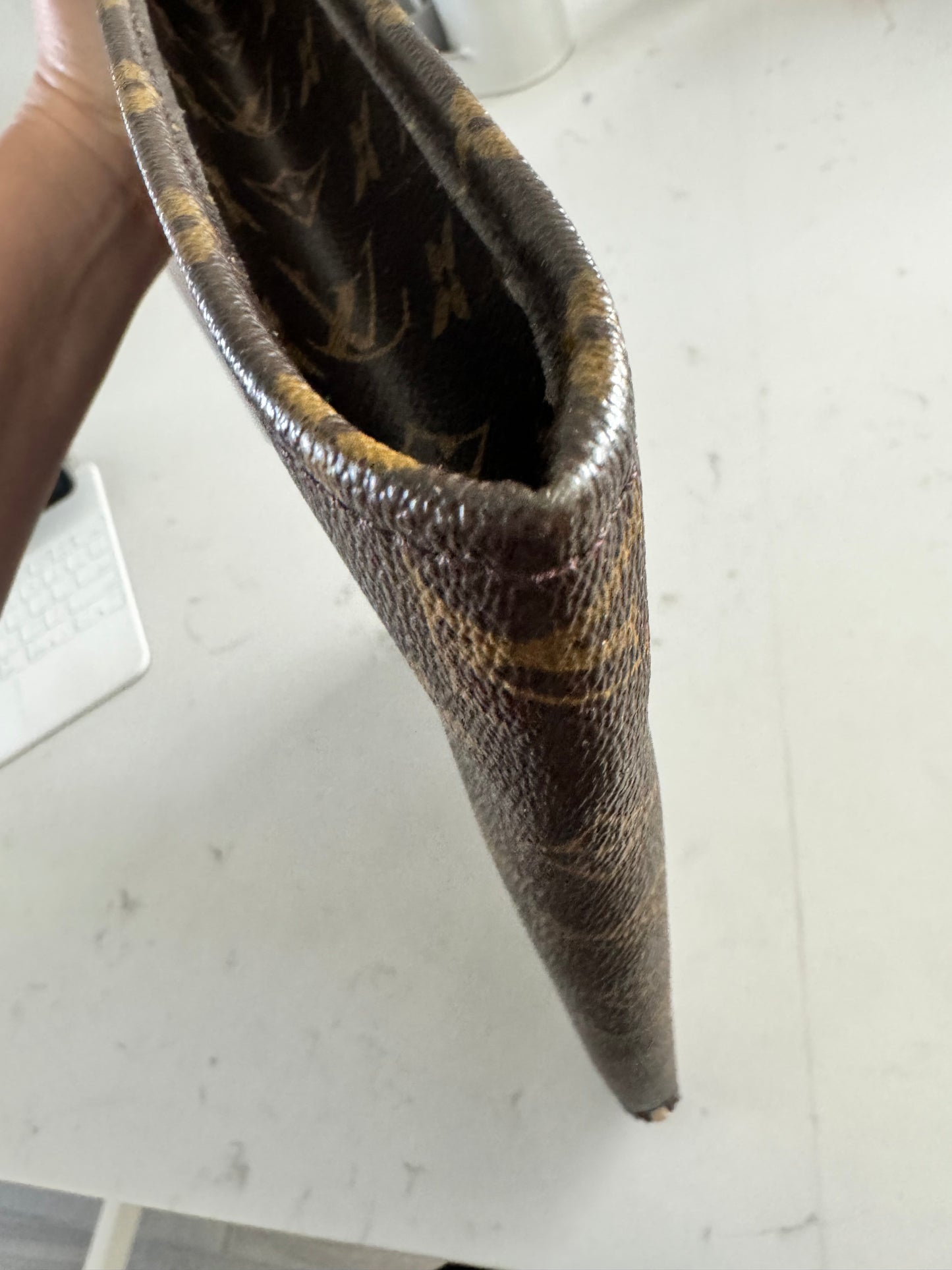 LOUIS VUITTON - Vintage L V Pochette Document Holder (Pre-Loved)