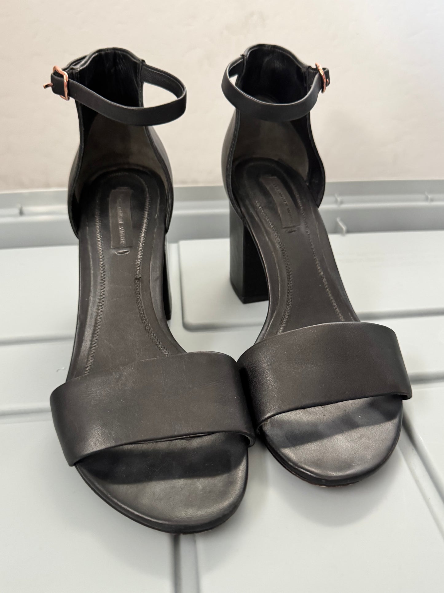 ALEXANDER WANG Abby Sandal, 80 Black & Rose Gold Size: 37 (Pre-Loved)