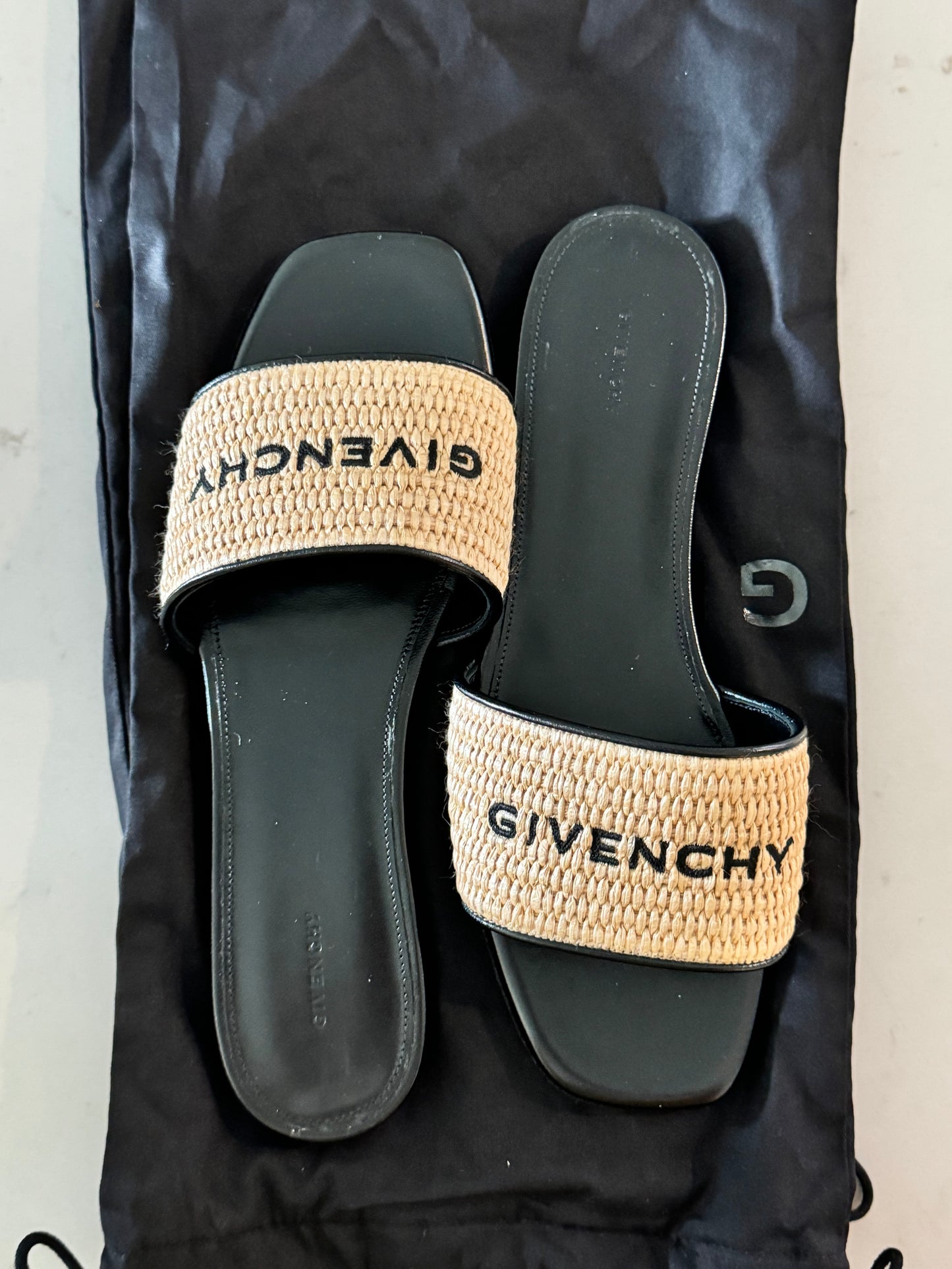 GIVENCHY Plage 4G Flat Mules in Raffia Size:38 (New)