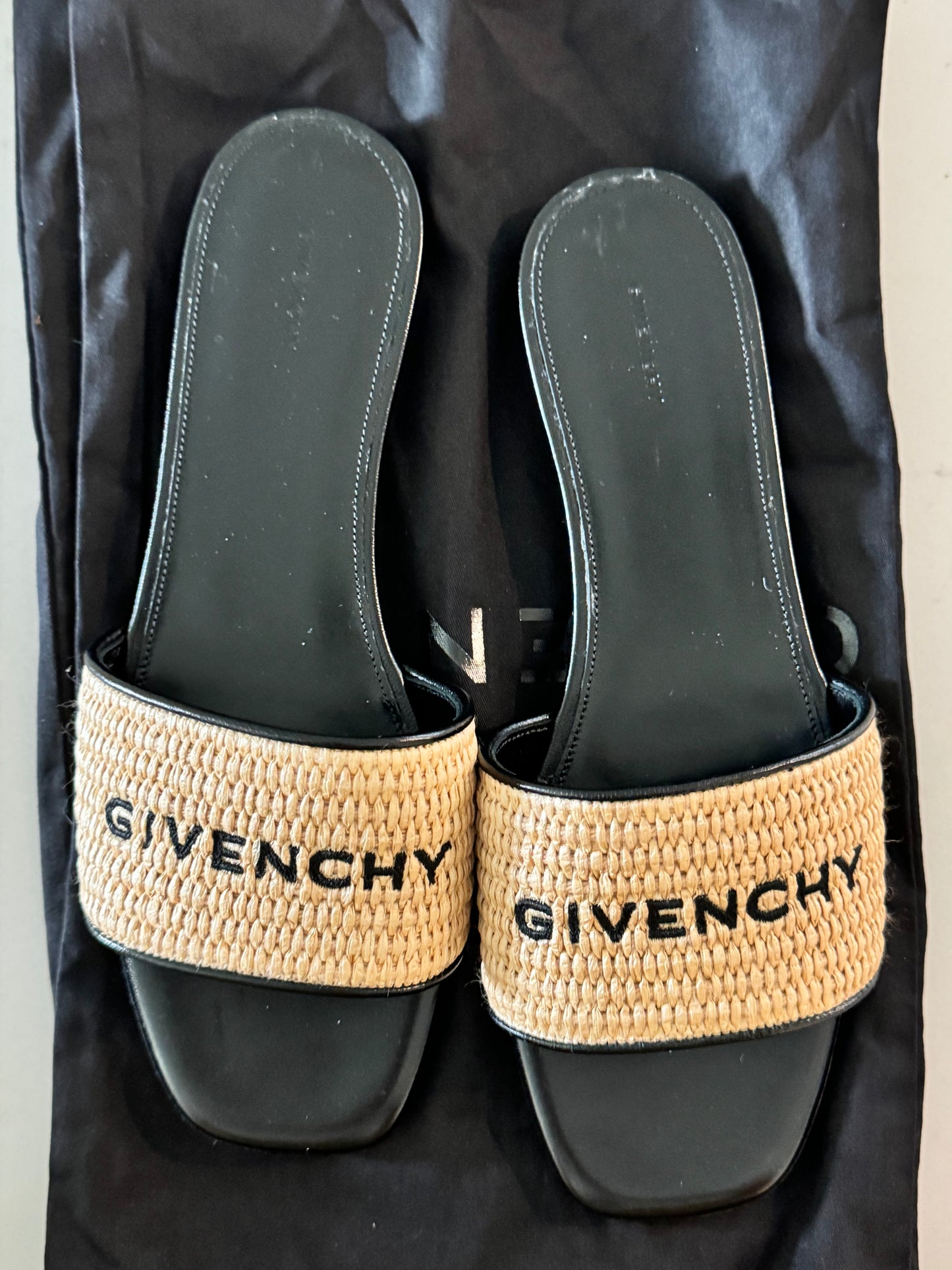 GIVENCHY Plage 4G Flat Mules in Raffia Size:38 (New)