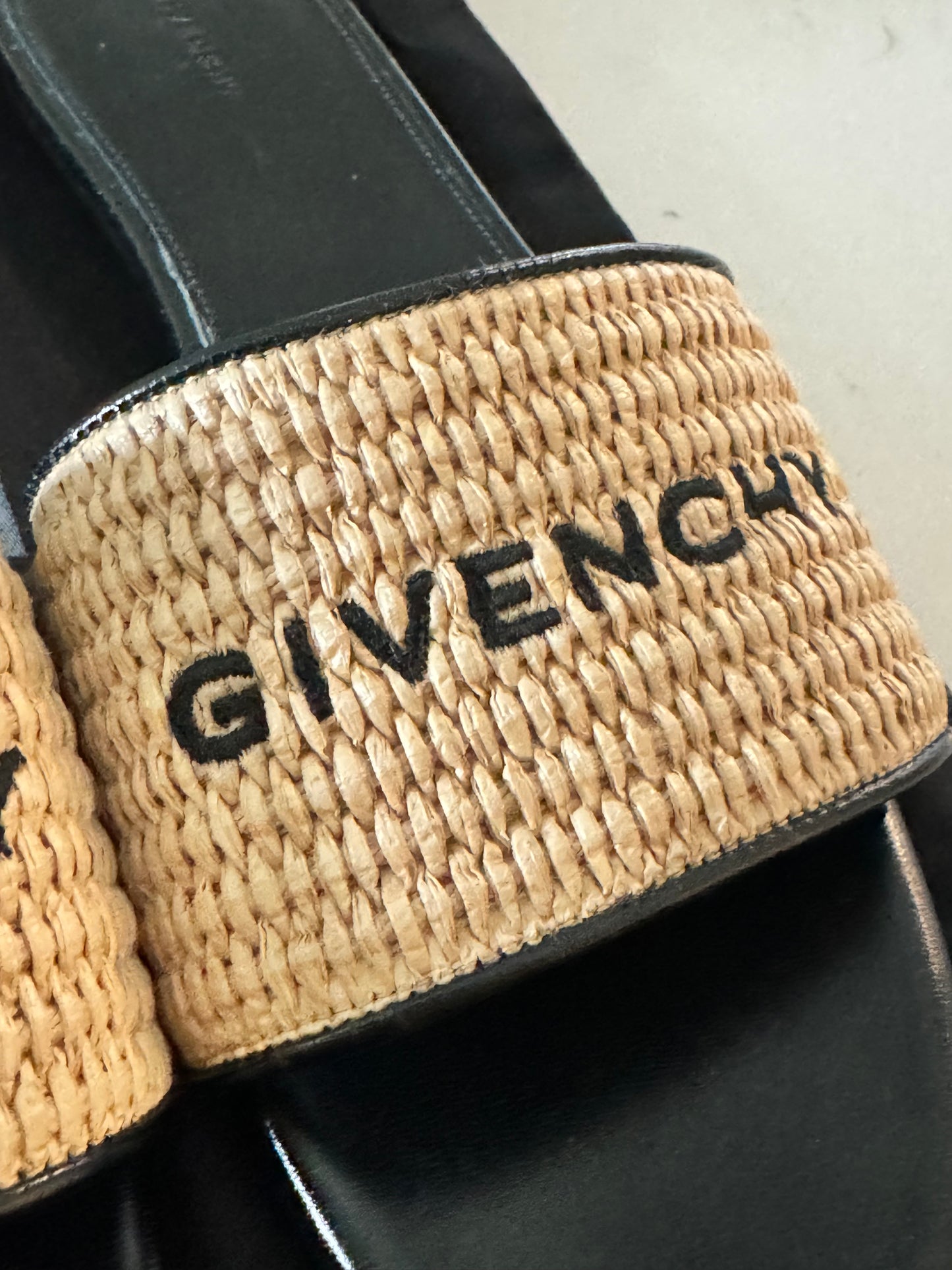 GIVENCHY Plage 4G Flat Mules in Raffia Size:38 (New)