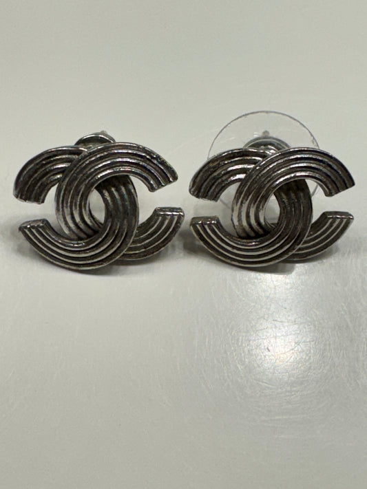 CHANEL  Vintage 2000 Spiral Textured CC Small Silver Pierced Earrings