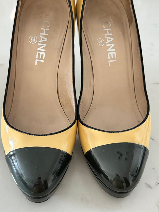 CHANEL 2010 Interlocking CC Logo Pumps SIZE: 38.5/US 7.5-8