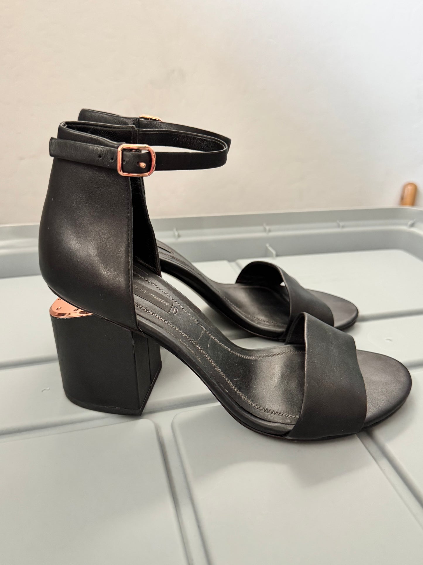 ALEXANDER WANG Abby Sandal, 80 Black & Rose Gold Size: 37 (Pre-Loved)