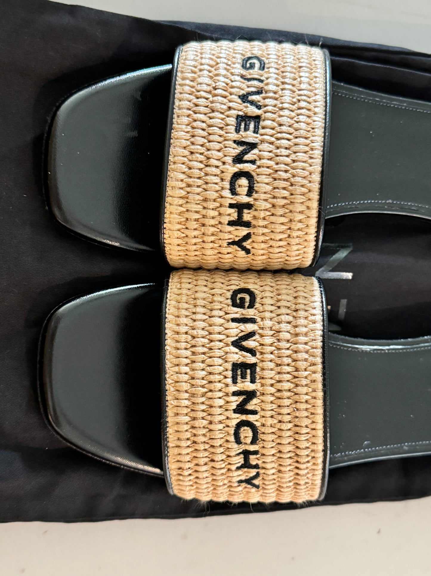 GIVENCHY Plage 4G Flat Mules in Raffia Size:38 (New)