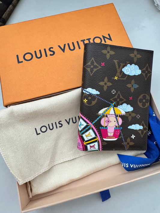 LOUIS VUITTON 2020 Vivienne Ferris Wheel Passport Cover (Like New)