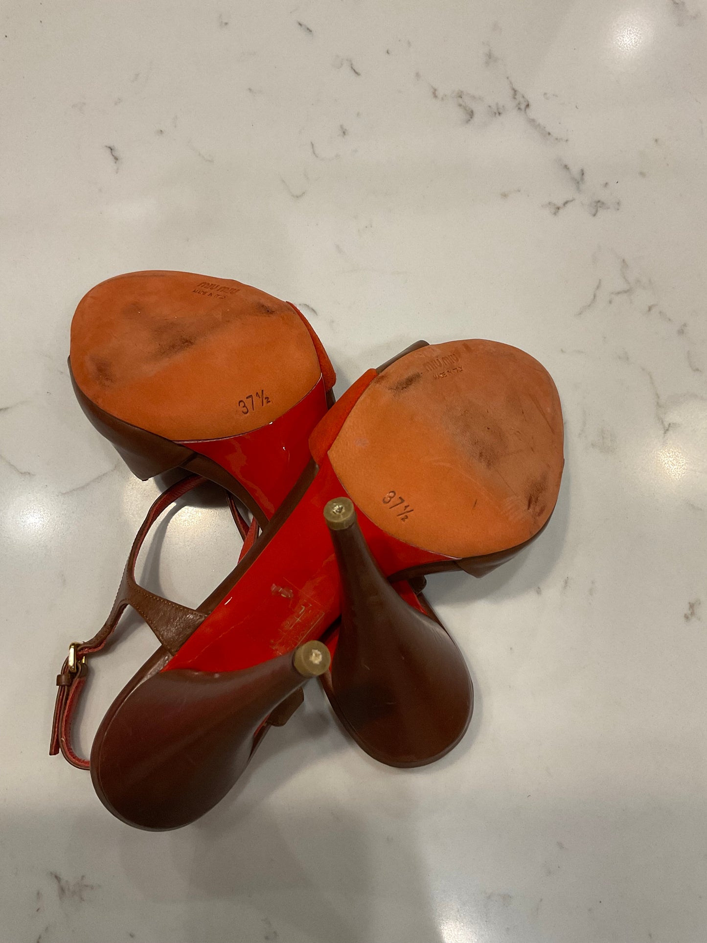 MIU MIU - Brown Leather/Red Suede Pump Size: 37.5 (Pre-Loved)