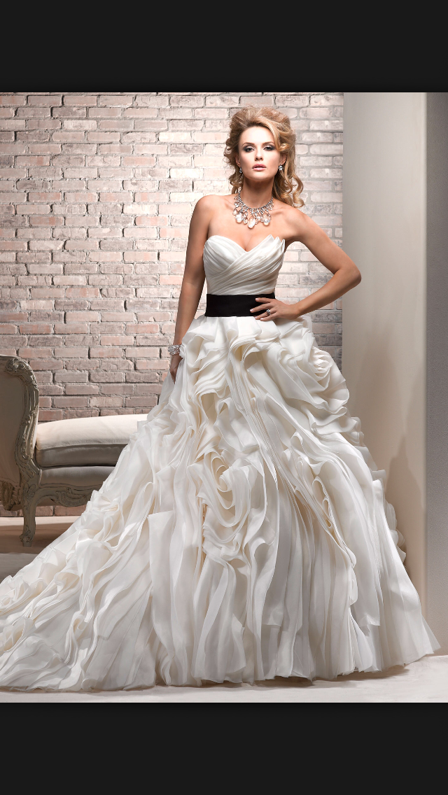 MAGGIE SOTTERO Haute Couture Juliette NWT (New) Size: 12